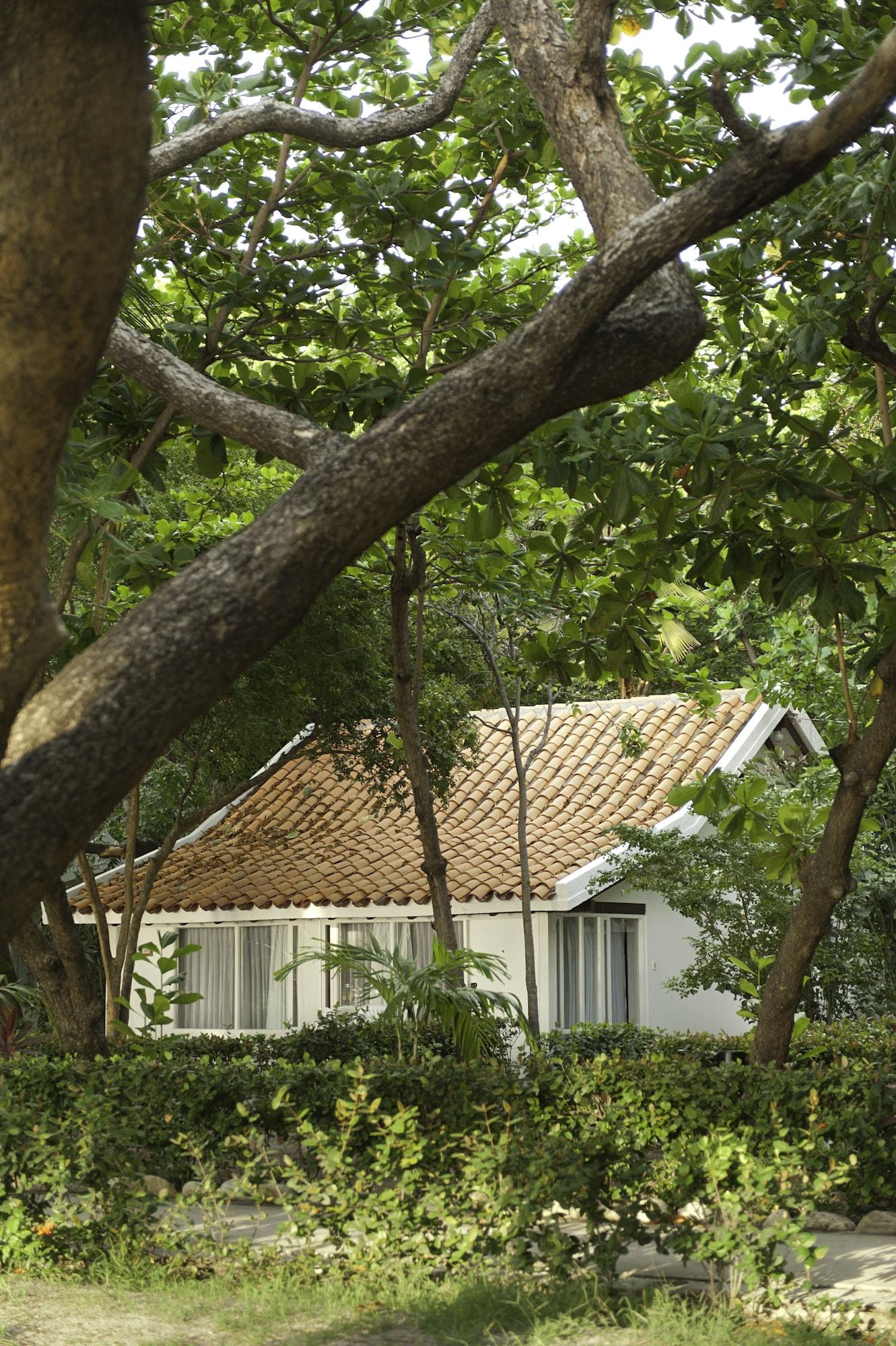 Hotel Irotama Lago Santa Marta  Exterior foto A traditional Thai house