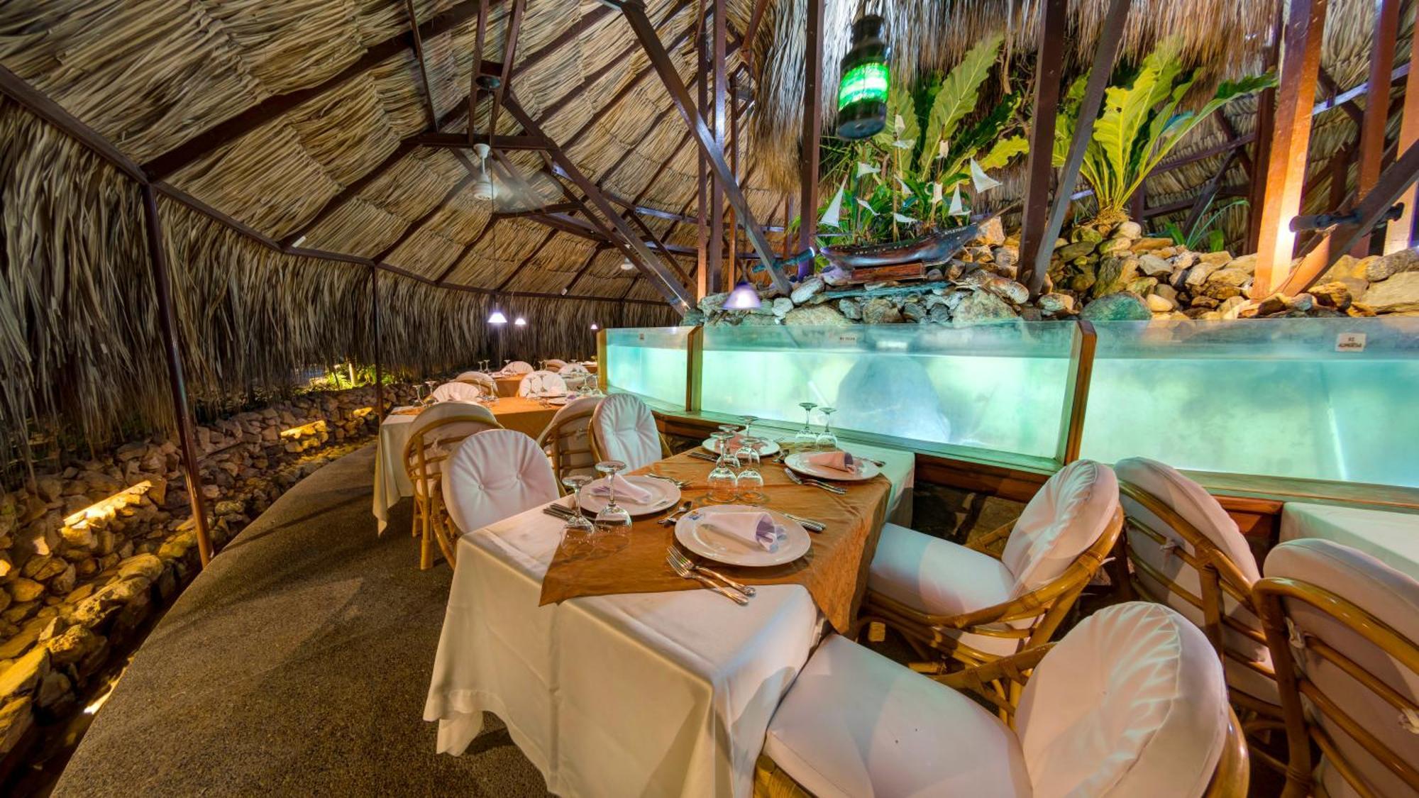 Hotel Irotama Lago Santa Marta  Exterior foto Restaurant in the hotel